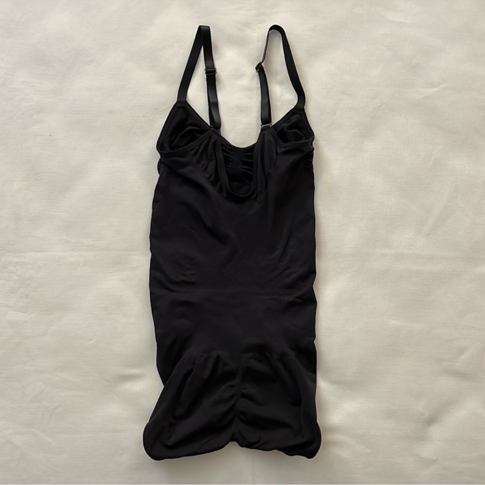 SKIMS Black Sculpting Bodysuit Shapewear - Picture 2 of 2
